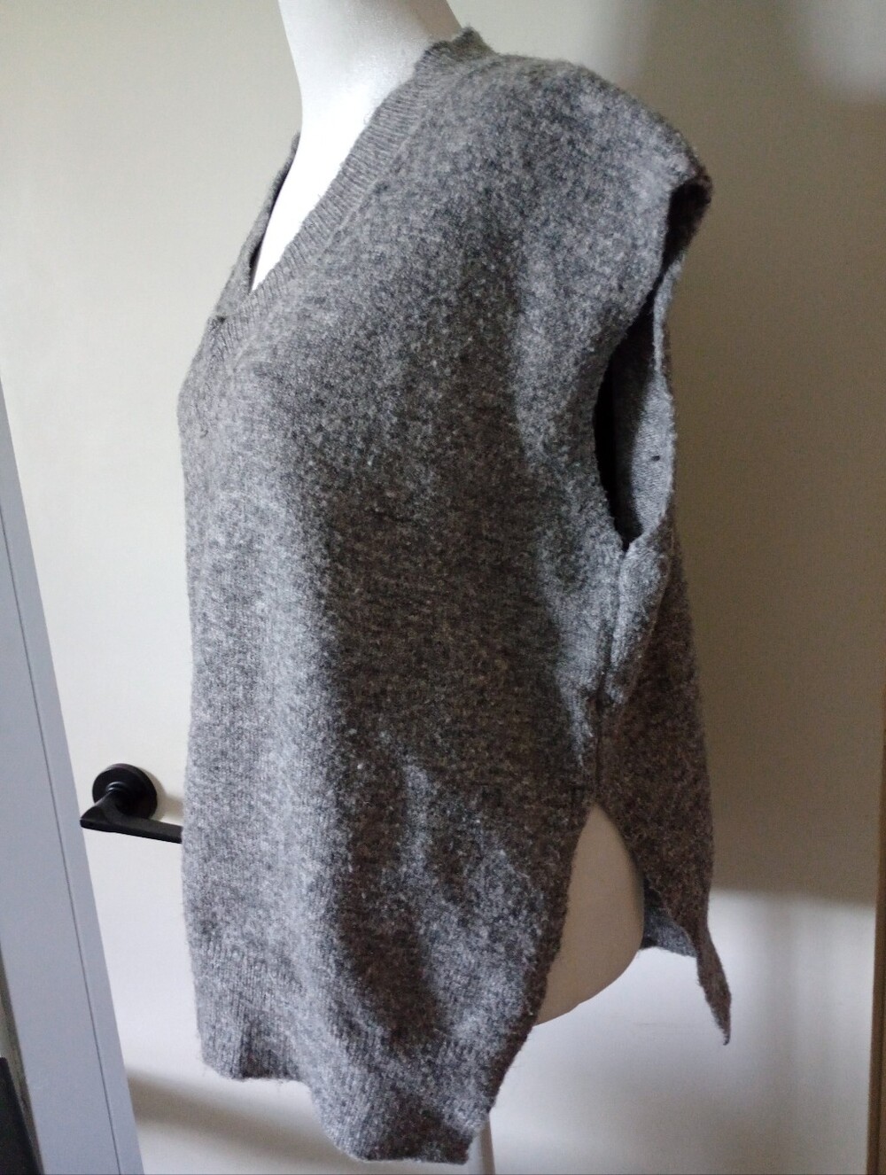 Bluivy Contemporary V-Neck Gray Oversized Sweater Vest Size S/M